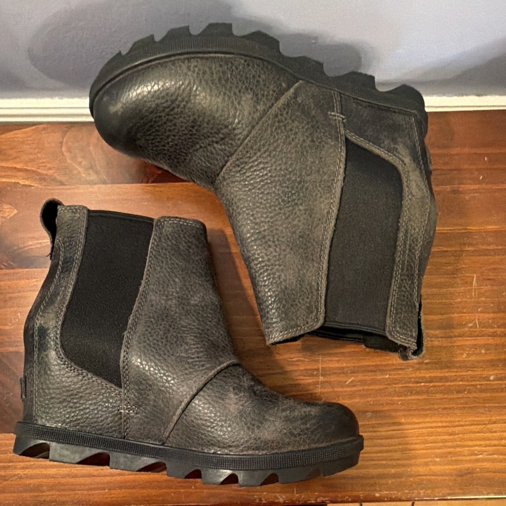 SOREL Joan of Arctic Chelsea Wedge Boots Black Leather Pull On Round Toe US 6.5